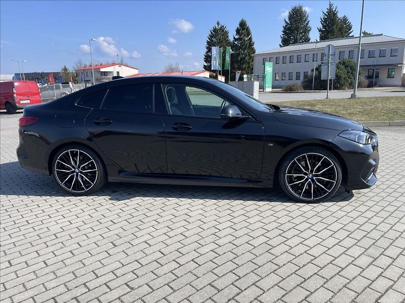 BMW Řada 2 2,0 Grand Coupe 140kw Mpaket A - fotka 32 z 33