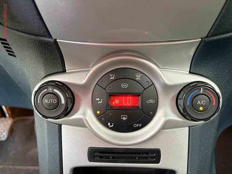Ford Fiesta (2012) 1.25i, Výhř.sed. - fotka 14 z 15