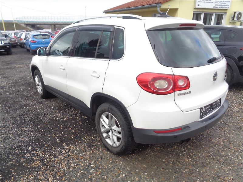 Volkswagen Tiguan 2,0 - fotka 5 z 17