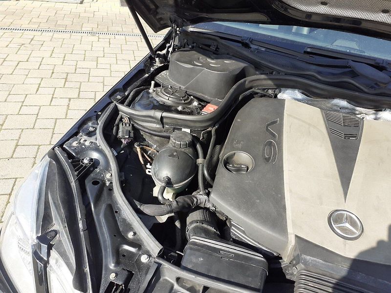 Mercedes-Benz Třídy E (2010) 3.0 6V CDi 4x4 - fotka 27 z 31