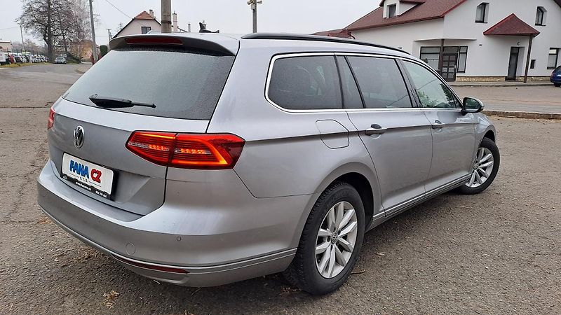 Volkswagen Passat 1.6 TDI ComfortLine Business - fotka 6 z 36