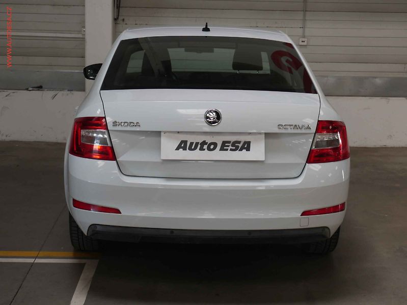 Škoda Octavia (2015) 2.0 TDi, ČR, DSG, AC, park - fotka 5 z 20