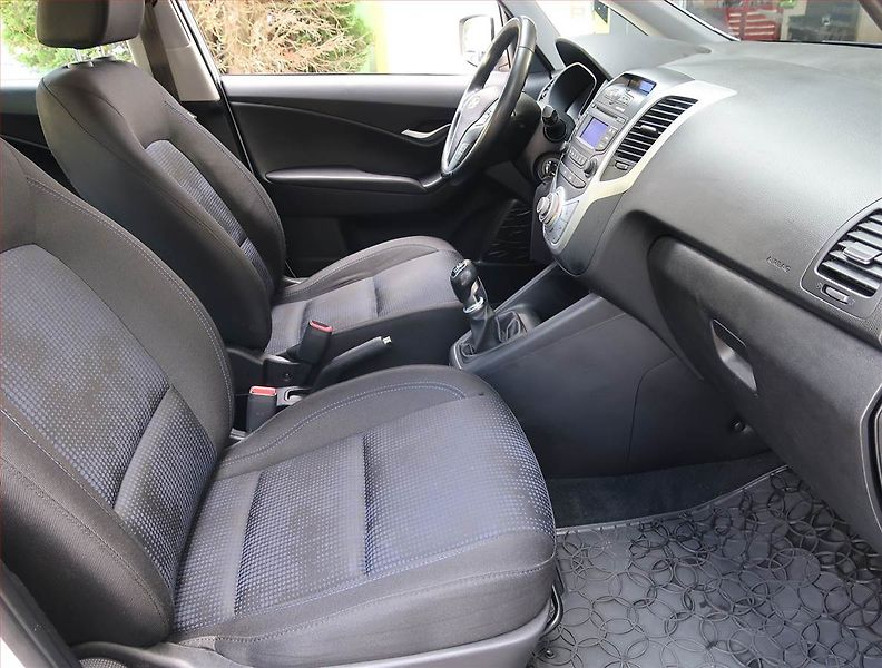 Hyundai ix20 (2016) 1.6 CVVT, Park. senzory - fotka 9 z 17