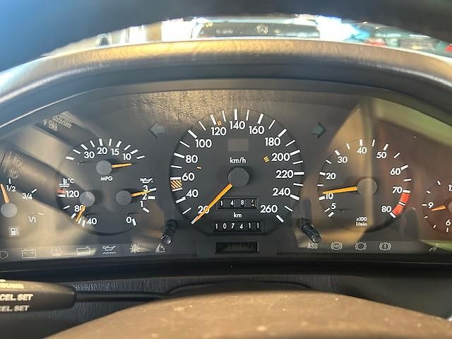 Mercedes-Benz SL (1990) 500 kabriolet - fotka 18 z 26