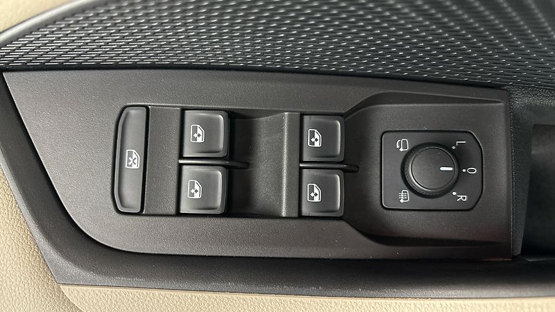 Škoda Octavia 2.0 TDI DSG 4x4 Style Combi - fotka 23 z 33