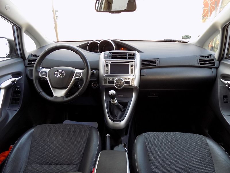 Toyota Verso (2013) 2.0 D-4D/1.Maj.ČR/keyless-go/ - fotka 20 z 47