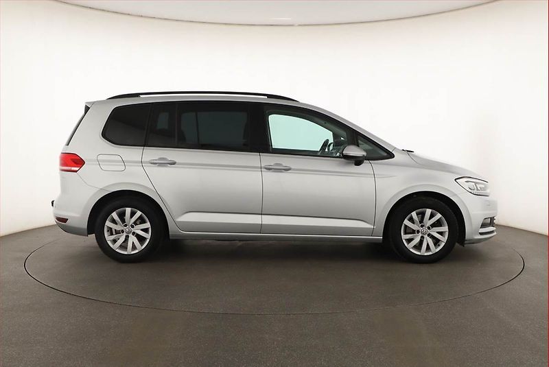 Volkswagen Touran (2017) 1.6 TDI, Navi, Tempomat - fotka 6 z 21