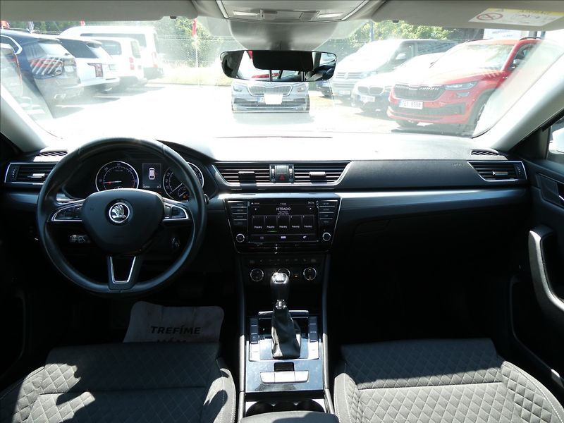 Škoda Superb 2,0 TDi 140kW DSG 4x4,STYLE,ČR - fotka 29 z 49