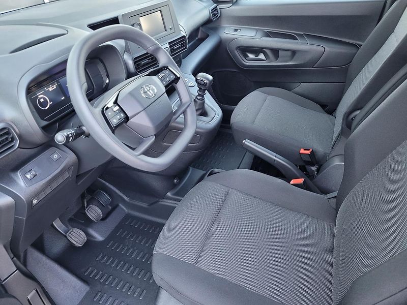 Toyota ProAce City CrewCab Comfort 130K - fotka 9 z 12