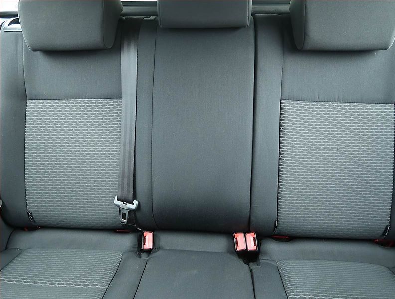 Volkswagen Golf (2010) 1.6 TDI, po STK, za super cenu - fotka 10 z 15