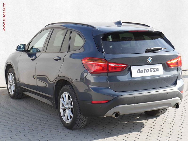 BMW X1 (2017) 2.0D xDrive, 1.maj, AT, LED - fotka 6 z 18