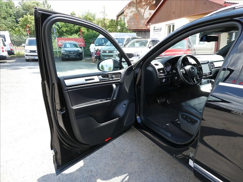 Volkswagen Touareg 3,0 TDi V6 180kW, webasto, DPH - fotka 16 z 50