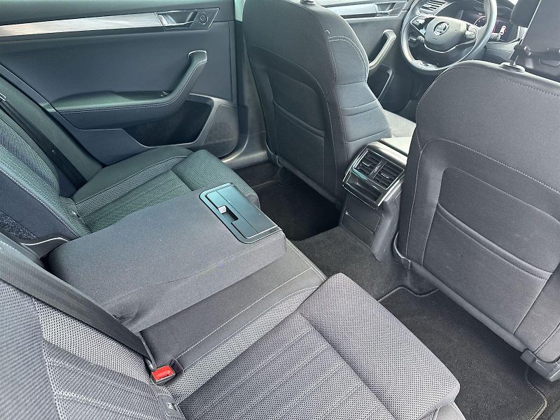 Škoda Superb (2023) Combi 2.0 TDI DSG Style - fotka 10 z 34