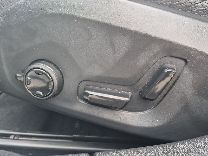 Volvo V60 B4 benzin Plus Dark DCT - fotka 24 z 26