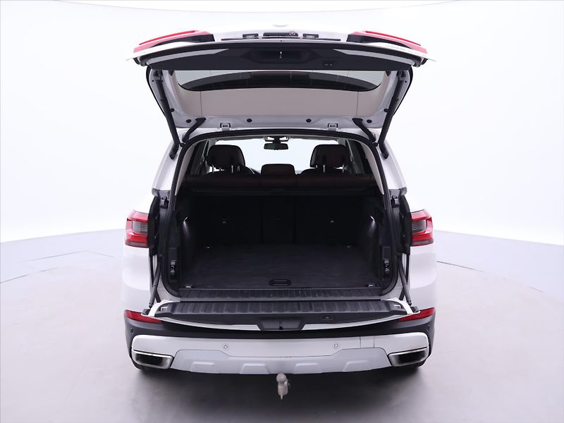 BMW X5 3,0 210kW XDrive30d CZ DPH - fotka 9 z 42