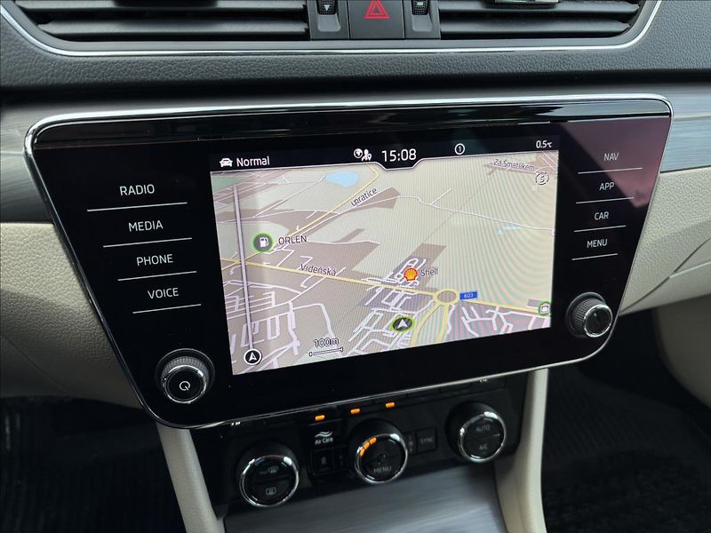 Škoda Superb 2,0 TDI 110kW Style AUT - fotka 37 z 40