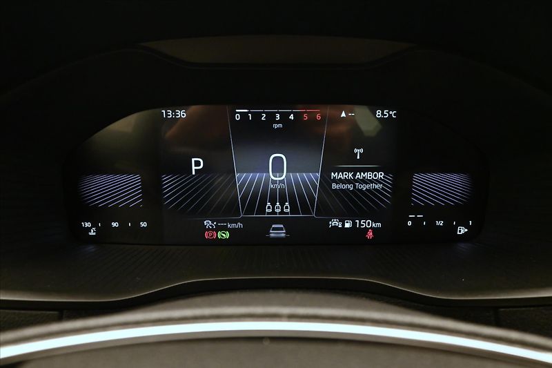 Škoda Karoq 2,0 TDI 85kW DSG Ambition Záru - fotka 16 z 31