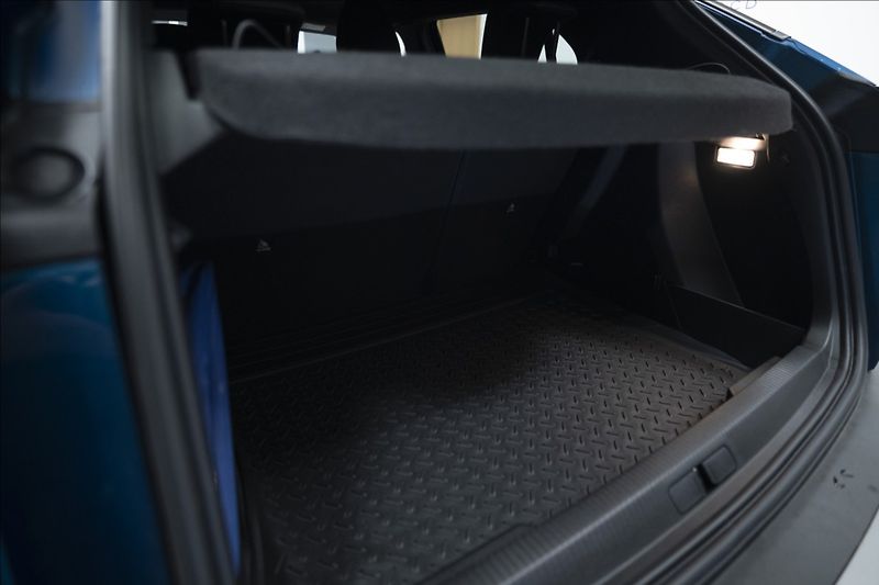 Peugeot 2008 1,2 HYBRID AT KAMERA 360° ČR - fotka 39 z 43