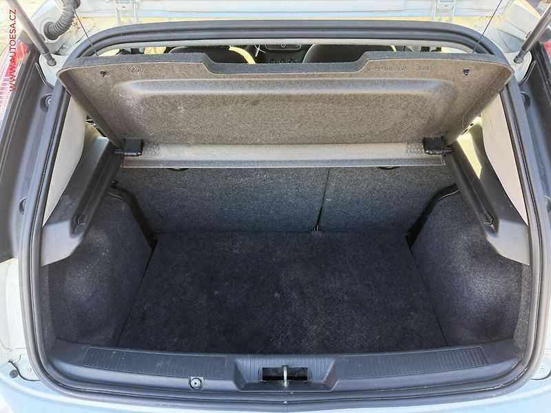 Fiat Punto (2014) 1.4i, ČR - fotka 7 z 16