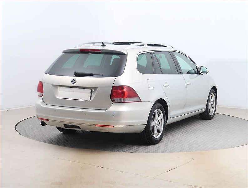 Volkswagen Golf (2010) 1.6 TDI, po STK, Tažné - fotka 5 z 14