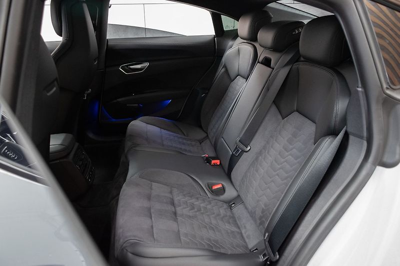 Audi e-tron 93kWh QUATTRO*B&O*AIR*ACC*DPH* - fotka 11 z 50