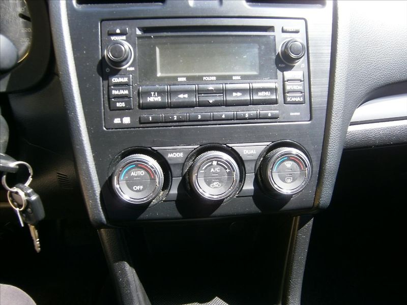 Subaru XV 2,0 D  AWD KLIMA 108 KW - fotka 14 z 16