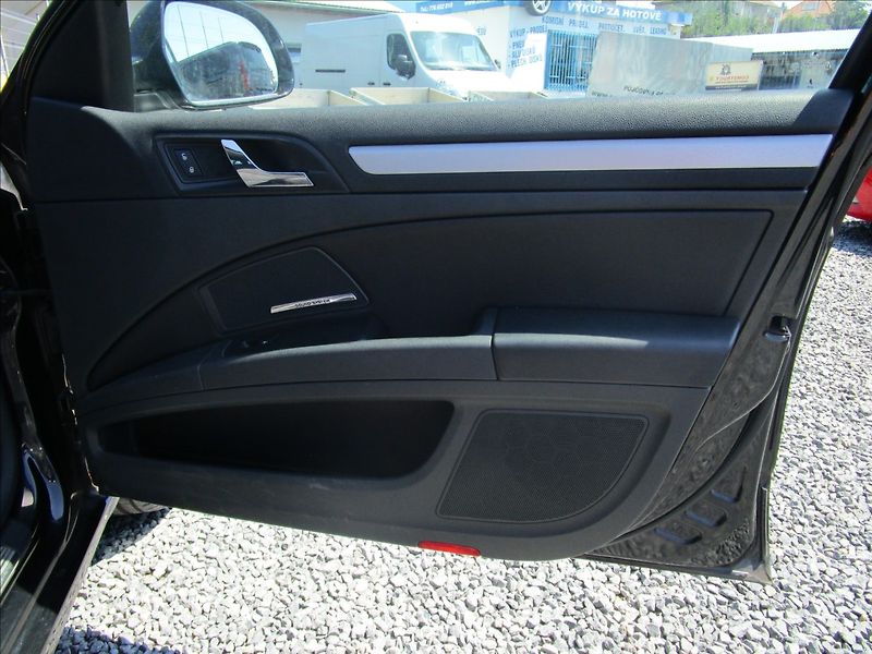 Škoda Superb Combi 2.0TDi 125kW Elegance - fotka 20 z 43