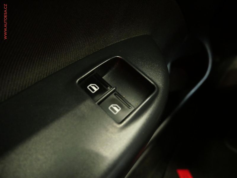 Škoda Octavia (2013) 1.6TDi, ČR, AC, park.asist - fotka 14 z 17