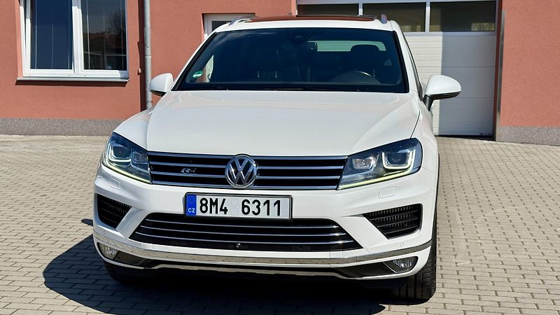 Volkswagen Touareg 3.0TDi*193kW*R-LINE*PERLEŤ - fotka 37 z 44