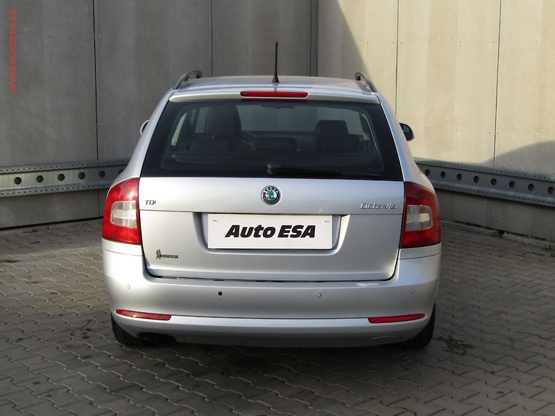 Škoda Octavia (2013) 1.6 TDi, ČR, Elegance - fotka 5 z 19