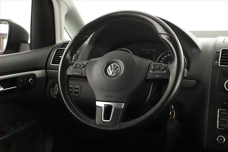 Volkswagen Touran (2014) 1.6 TDI, 7 míst, Navi - fotka 8 z 16