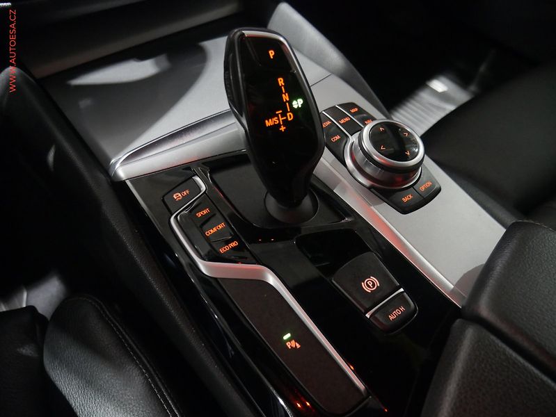 BMW Řada 5 (2017) 2.0d 520xd, AT, LED, panor - fotka 18 z 24