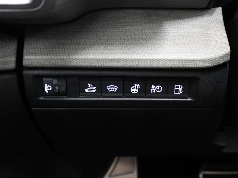 Citroën C5 X 1,6 PHEV 225 Shine 12 170km ČR - fotka 13 z 15