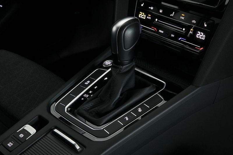 Volkswagen Passat 2.0TDI 110kW DSG IQ ACC Kamera - fotka 20 z 24