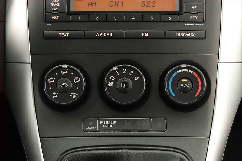 Toyota Auris (2011) 1.6 Valvematic, ČR,1.maj - fotka 13 z 15