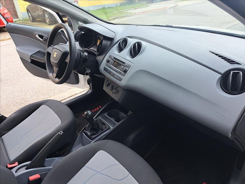 Seat Ibiza 1,2 i - fotka 36 z 41