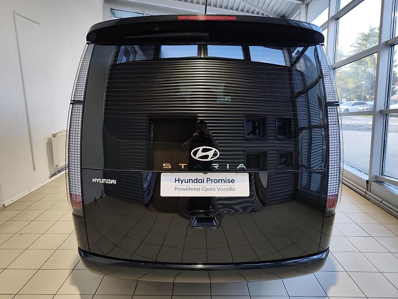 Hyundai Staria (2024) 1.6T-GDi 158kW HEV Style - fotka 3 z 24