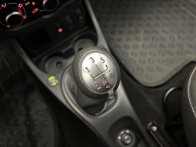 Dacia Duster 1.6 SCe Comfort - fotka 13 z 22