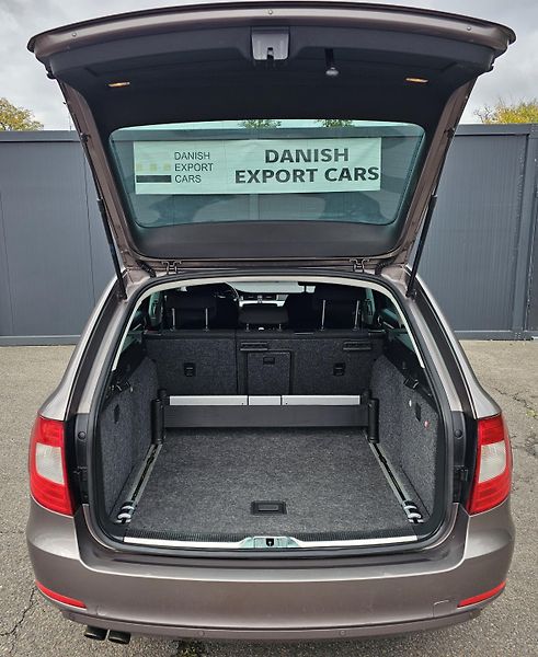Škoda Superb 2.0 TDI 103kW,SENZORY,SERVISKA - fotka 43 z 53