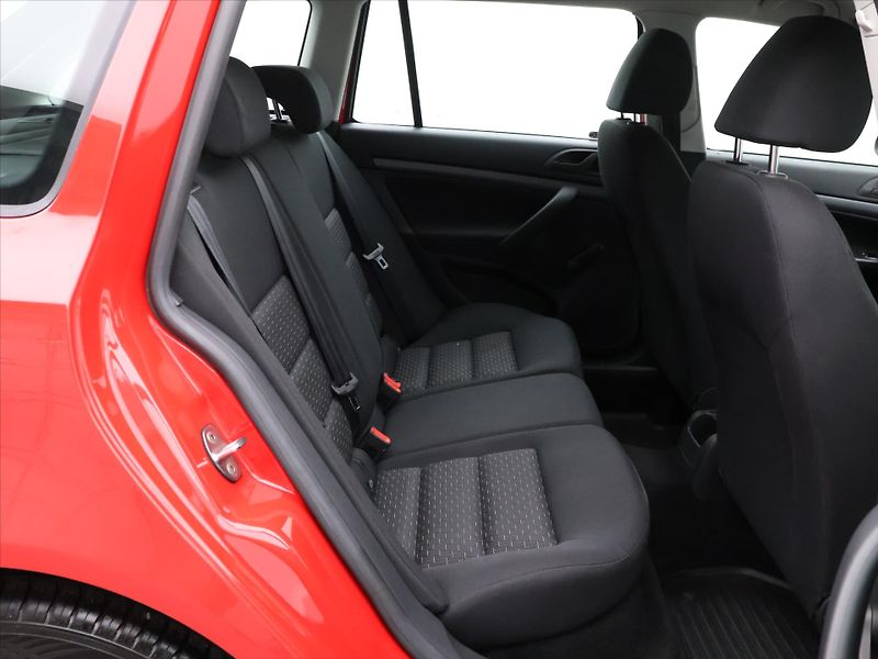 Škoda Octavia 1,6 i 75kW CZ 1.Maj Klima Tour - fotka 13 z 25