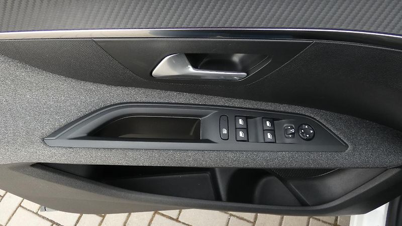 Peugeot 5008 1.2 PureTech Active 7 míst - fotka 9 z 24