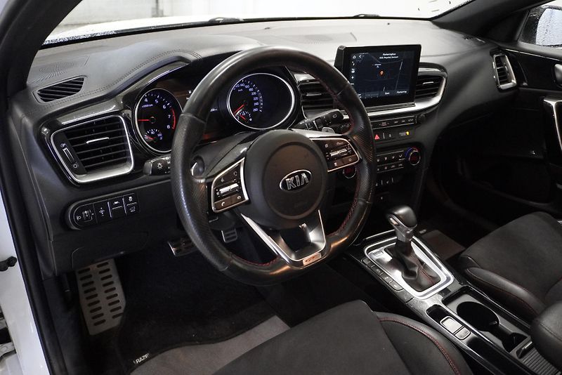 Kia ProCeed 1.6 T-GDI 150kW GT-LINE AUT - fotka 12 z 31