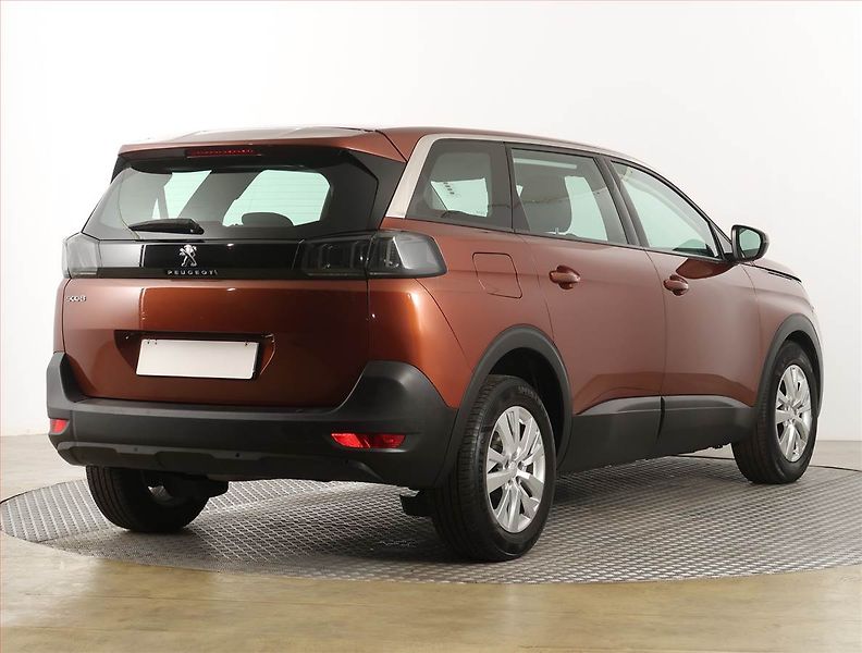 Peugeot 5008 (2021) Active PureTech 130, 7 míst - fotka 5 z 22