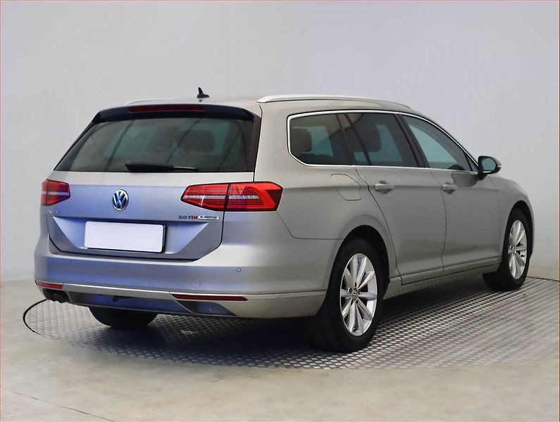 Volkswagen Passat (2016) Highline 2.0 TDI, Automat - fotka 5 z 17