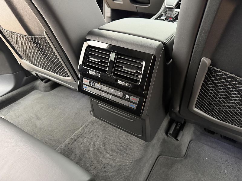 Volkswagen Touareg 3.0Tdi*1-MAJ*DPH*REZERVACE* - fotka 18 z 49