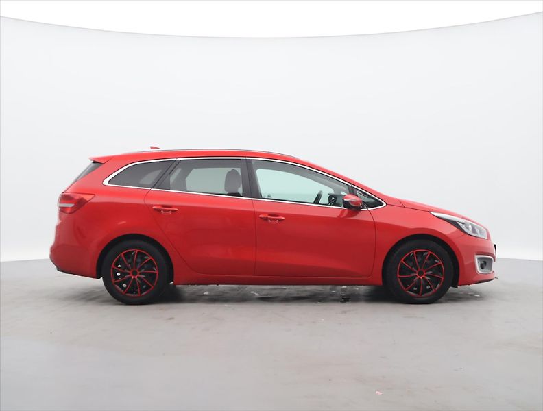 Kia Ceed 1,6 CRDI 100kW CZ Comfort Navi - fotka 8 z 30