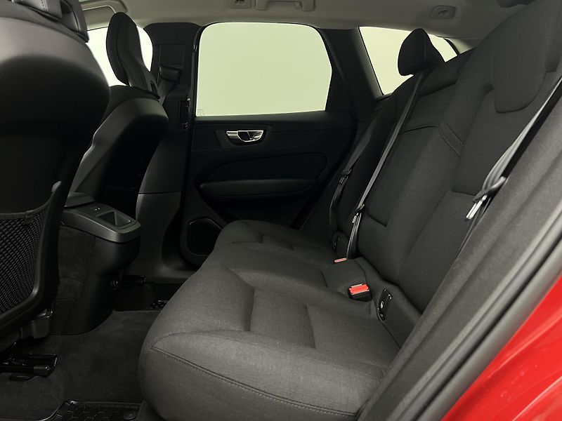 Volvo XC60 B4 MOMENTUM - fotka 6 z 46