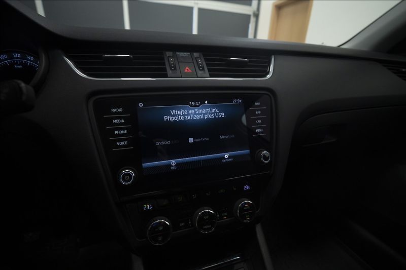 Škoda Octavia 2,0 TDI NAVI KEYLESS VÝHŘEV ČR - fotka 31 z 41