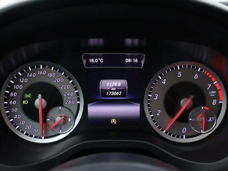 Mercedes-Benz Třídy A 1,6 180i 90kW CZ Sport Xenon - fotka 17 z 30