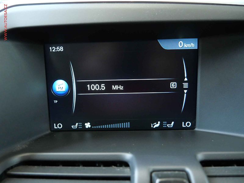Volvo XC60 (2014) 2.4 D4 AWD, AT, bixen, kamera - fotka 17 z 22